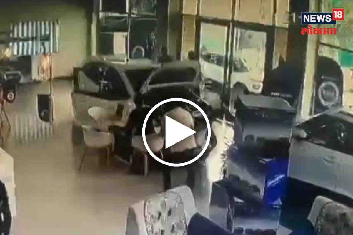 नंदुरबारच्या कार शोरूममध्ये भीषण अपघात