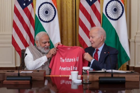 बायडेन यांनी मोदींना दिले खास गिफ्ट