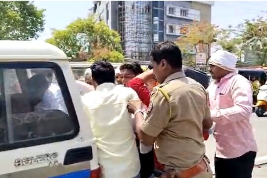 नितेश राणेंची गाडी आडवण्याचा प्रयत्न