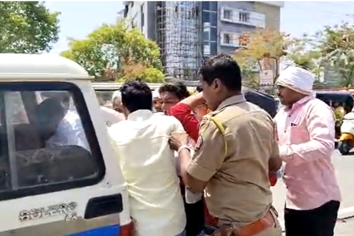 नितेश राणेंची गाडी आडवण्याचा प्रयत्न