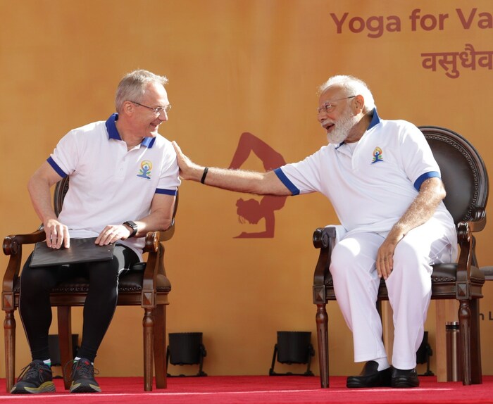 पंतप्रधान मोदी म्हणाले, जगभरातील सर्व देशातील लोकं इथे उपस्थित होते. 9 वर्षांपूर्वी आम्ही योग दिवस सुरू केला. योगाचा अर्थ हा सर्वांना एकजूट करणं हा आहे. योग हा भारतातून आला असून जुनी परंपरा आहे. यावर कोणाचाही कॉपीराईट नाही, असंही पंतप्रधान मोदी म्हणालेत. 