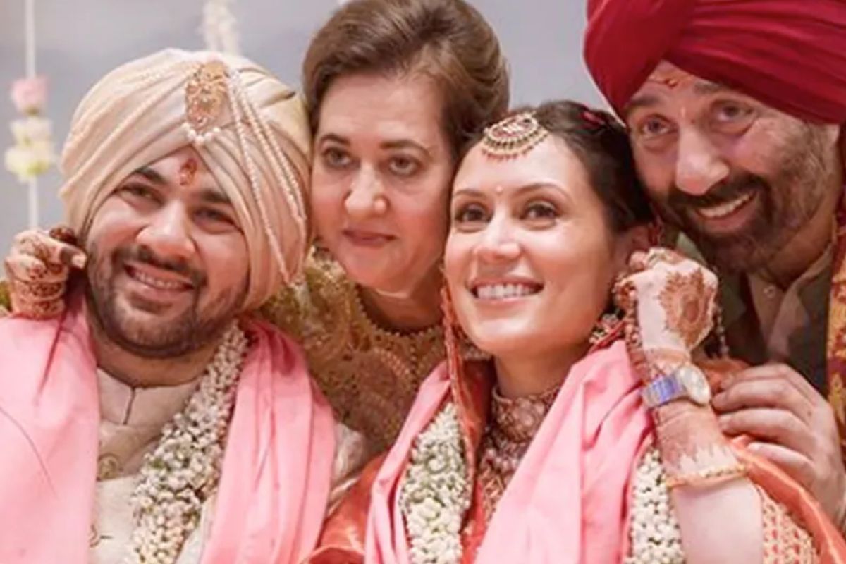 पूजाचे खरे नाव लिंडा देओल आहे