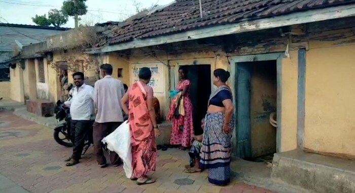 टिकरेवाडीमध्ये सुरू असलेल्या या प्रयोगाची दखल केंद्र सरकारनंही घेतलीय. राष्ट्रपती द्रौपदी मुर्मू यांच्या हस्ते या गावाचा सन्मान करण्यात आलाय. टिकरेवाडी पॅटर्नचं अनुकरण अन्य गावांनीही केला तर त्यांचेही अनेक प्रश्न सुटू शकतात.