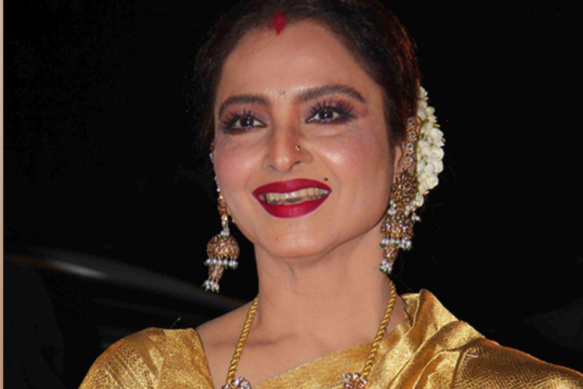 ज्येष्ठ अभिनेत्री रेखा यांचं टीव्हीवर कमबॅक