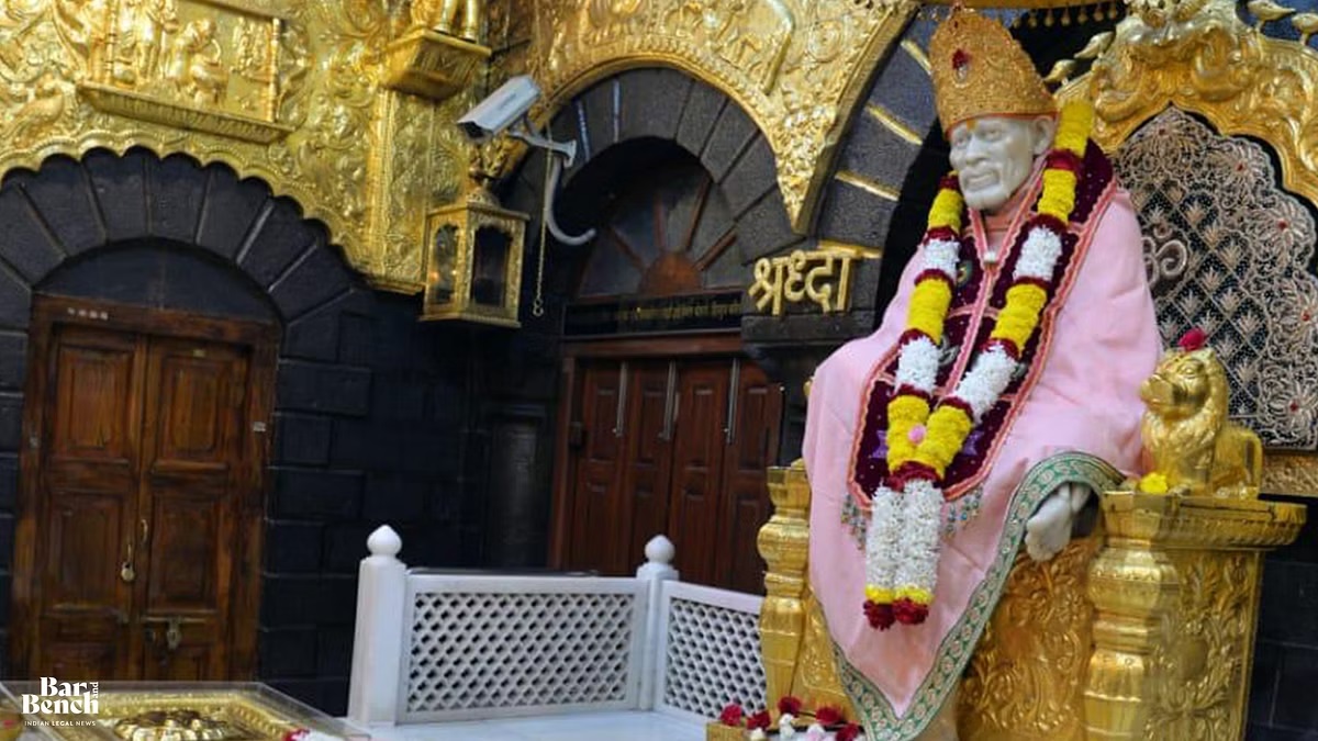 हरीष दिमोटे, अहमदनगर/ शिर्डी : 2 हजाराच्या नोटा 30 सप्टेंबरनंतर चालणार नाहीत अशी घोषणा RBI ने केली आणि सगळंच बदललं. २ हजाराच्या नोटा खपवण्यासाठी लोक वेगवेगळ्या युक्त्या शोधू लागले. काही ठिकाणी नोट बदलण्यासाठी पैसे घेतले जात होते.
