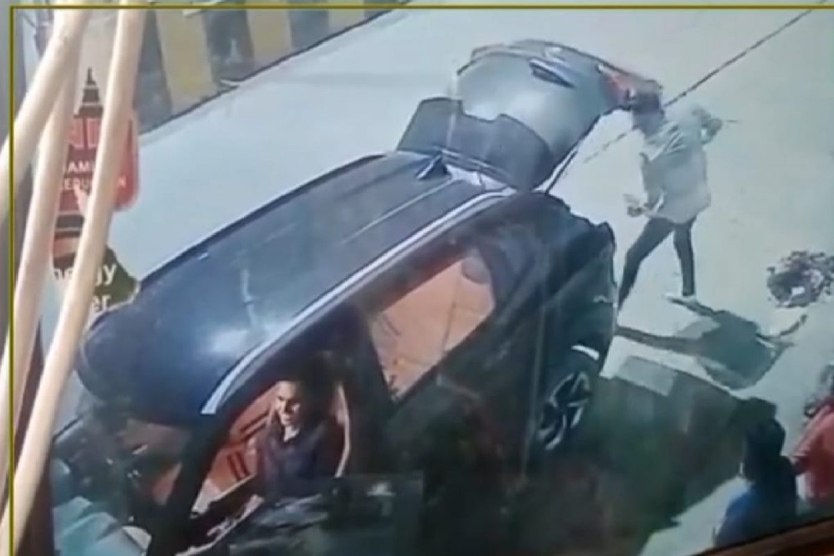 15 लाखांच्या गाडीतून पळवलं 150 रुपयांचं मीठ.