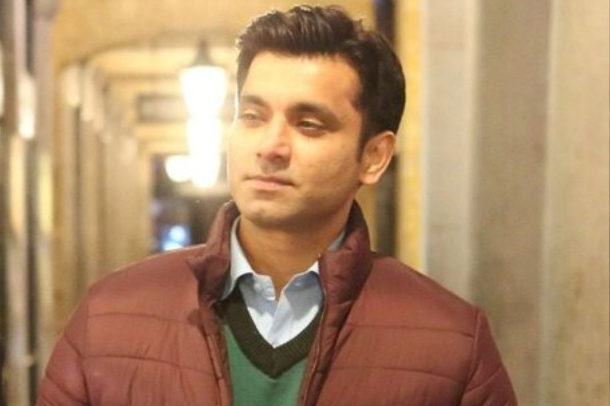 अभिनेता संतोष जुवेकर सोशल मीडियावर प्रचंड सक्रीय असतो.