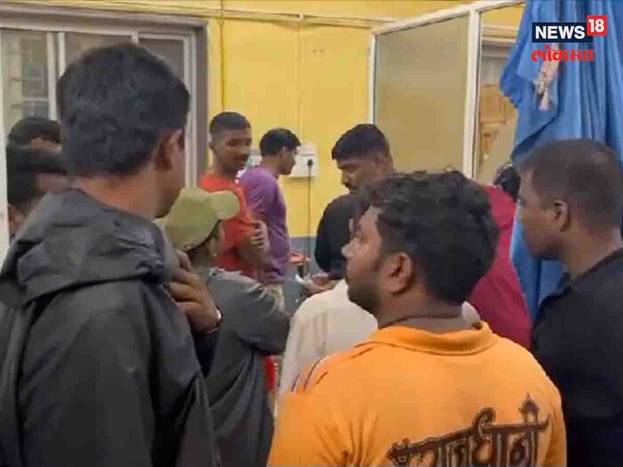 ट्रॉलीमधील पाच महिलांपैकी 4 महिलांचा पाण्यात ट्रॉली खाली अडकून जागीच मृत्यू झाला. कॅनॉलवरील अरुंद पुलावरून जात असताना ही घटना घडली.