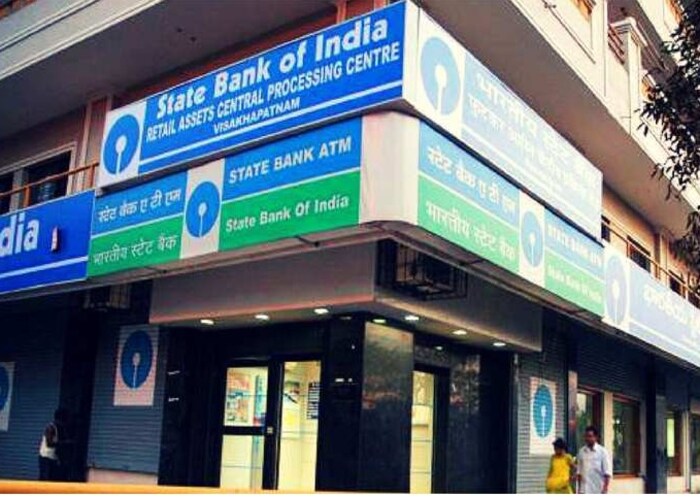 तुम्हाला SBI च्या स्पेशल FD स्कीममध्ये गुंतवणूक करायची असेल तर हे काम 30 जून 2023 पर्यंत पूर्ण करा. या योजनेचे नाव आहे SBI अमृत कलश योजना, ज्याद्वारे सामान्य लोकांना 400 दिवसांच्या FD वर 7.10 टक्के व्याजदर मिळत आहे आणि ज्येष्ठ नागरिकांना 7.6 टक्के व्याजदर मिळत आहे.