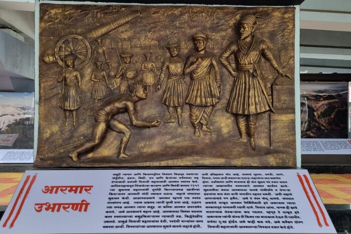 इंग्रज, पोर्तुगीज, फ्रेंच, सिद्दी सारख्या परकीय सत्तांना शह देण्यासाठी शिवरायांनी मराठा आरमार उभारले. दुर्गाडी किल्ल्याजवळ खाडीच्या किनाऱ्यावर आरमारी गोदी उभारली. 