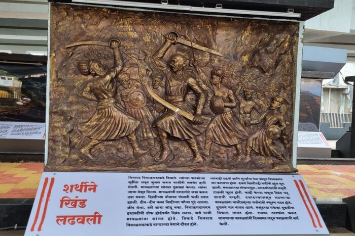 शिवराय विशाळगडावर सुखरूप पोहोचावेत म्हणून बाजीप्रभूंनी घोडखिंड लढवली. सिद्धीच्या फौजांशी लढतानाच बाजीप्रभू धारातीर्थी पडले. घोडखिंड पावन झाली. 