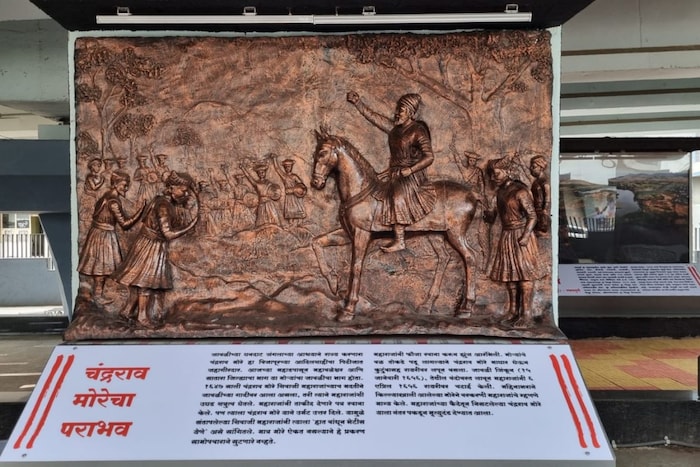जावळीच्या चंद्रराव मोरे याने शिवरायांशी शत्रूत्व घेतले. तेव्हा शिवरायांनी मोरेंचा बंदोबस्त करून जावळी परिसराची व्यवस्था लावली. 