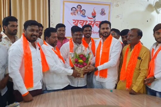 भाजप कार्यकर्त्यांचा ठाकरे गटात प्रवेश  