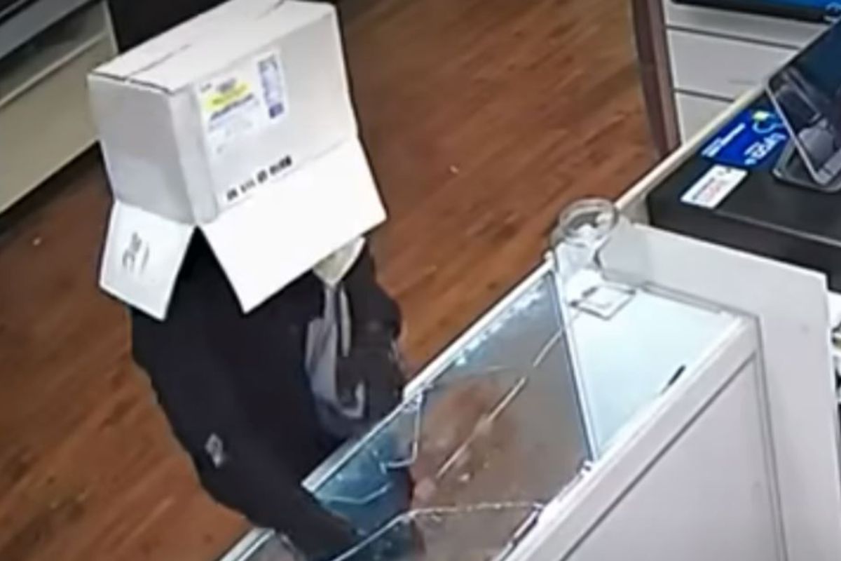 iPhone चोरताना फजिती