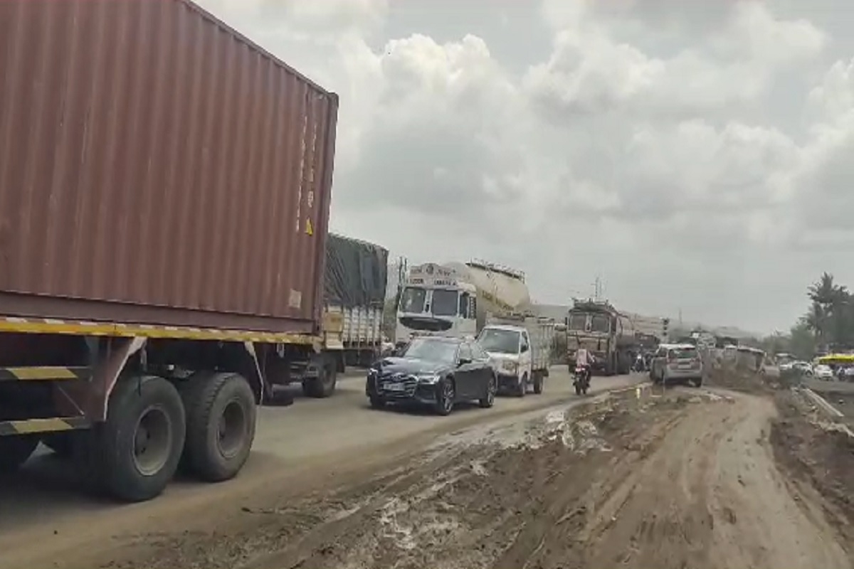 मुंबई नाशिक महामार्गावर वाहतूक कोंडी