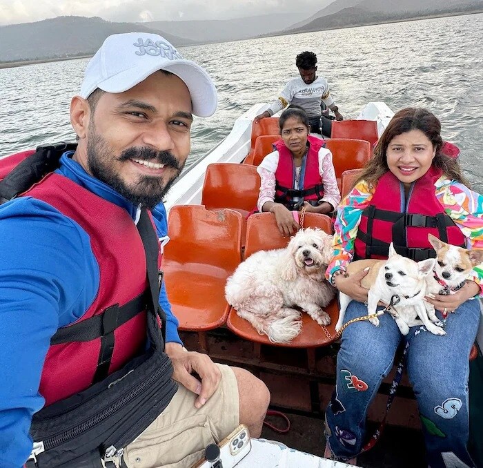 संभावना सेठ ही भोजपुरीची टॉप अभिनेत्री आहे. तिनं अनेक चित्रपटांमध्येही काम केले आहे. बिग बॉसच्या दुसऱ्या सीझनमध्येही ती स्पर्धक म्हणून सहभागी झाली होती. संभावना तिचे रुटीन लाईफ तिच्या चाहत्यांसोबत व्लॉगिंगद्वारे शेअर करते. (फोटो क्रेडिट्स: इंस्टाग्राम