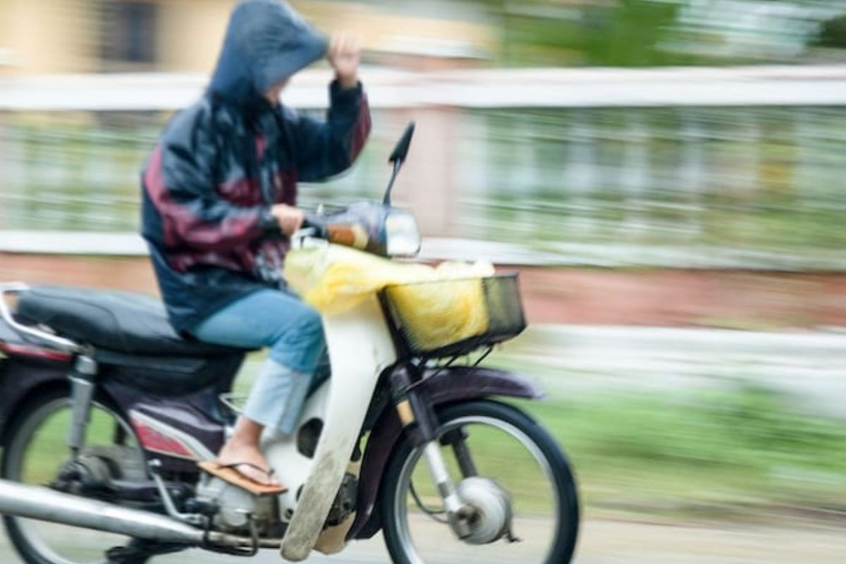 पावसाळ्यात टाळा दुचाकीचा अपघात