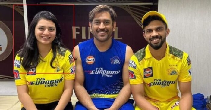ऋतुराजची पत्नी उत्कर्षा ही देखील एक क्रिकेटर असून तिने डोमेस्टिक क्रिकेटमध्ये महाराष्ट्राच्या टीमकडून खेळली आहे. 