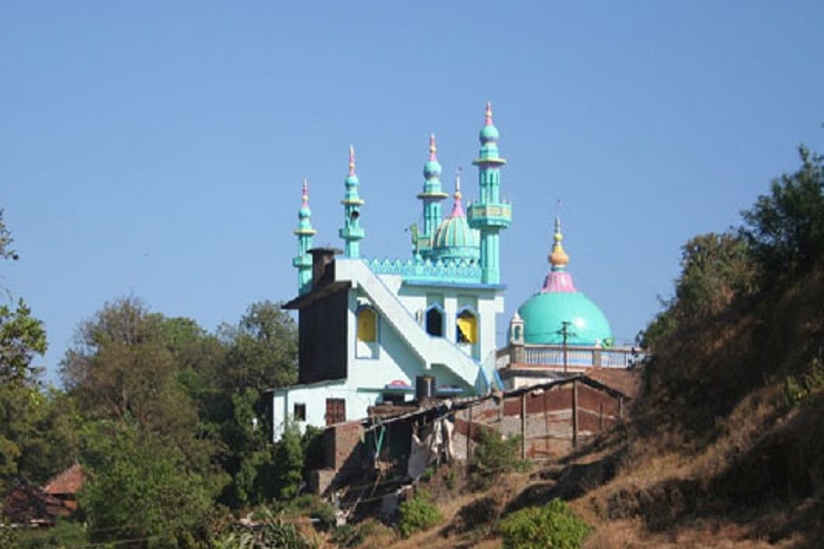 विशाळगड दर्ग्यात पशुबळीबाबत हायकोर्टाने दोन्ही पक्षांना सुनावले