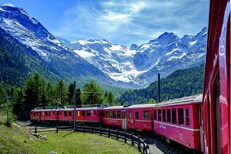 Railway News: जगातील सर्वात मोठी पॅसेंजर ट्रेन, डब्बे मोजता मोजता फुटेल घाम!