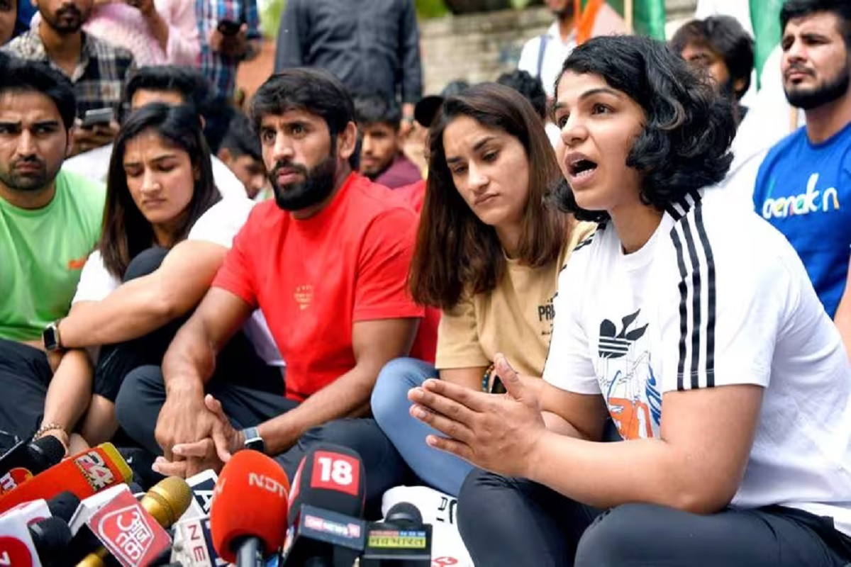 कुस्तीपटूंचे जंतर मंतरवरील आंदोलन अखेर मागे, साक्षी मलिकने ट्विट करत दिली माहिती