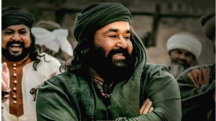  मोहनलाल यांचा 'मरक्कर : द लायन ऑफ द अरेबियन सी' हा सिनेमा तुम्ही पाहिला असेल किंवा याबद्दल तुम्हाला माहिती असेल. हा सिनेमा देशातील पहिला सिनेमा आहे ज्याने रिलीजच्या आधीच 100 कोटी रुपयांची कमाई करत नवा रेकॉर्ड रचला आहे.
