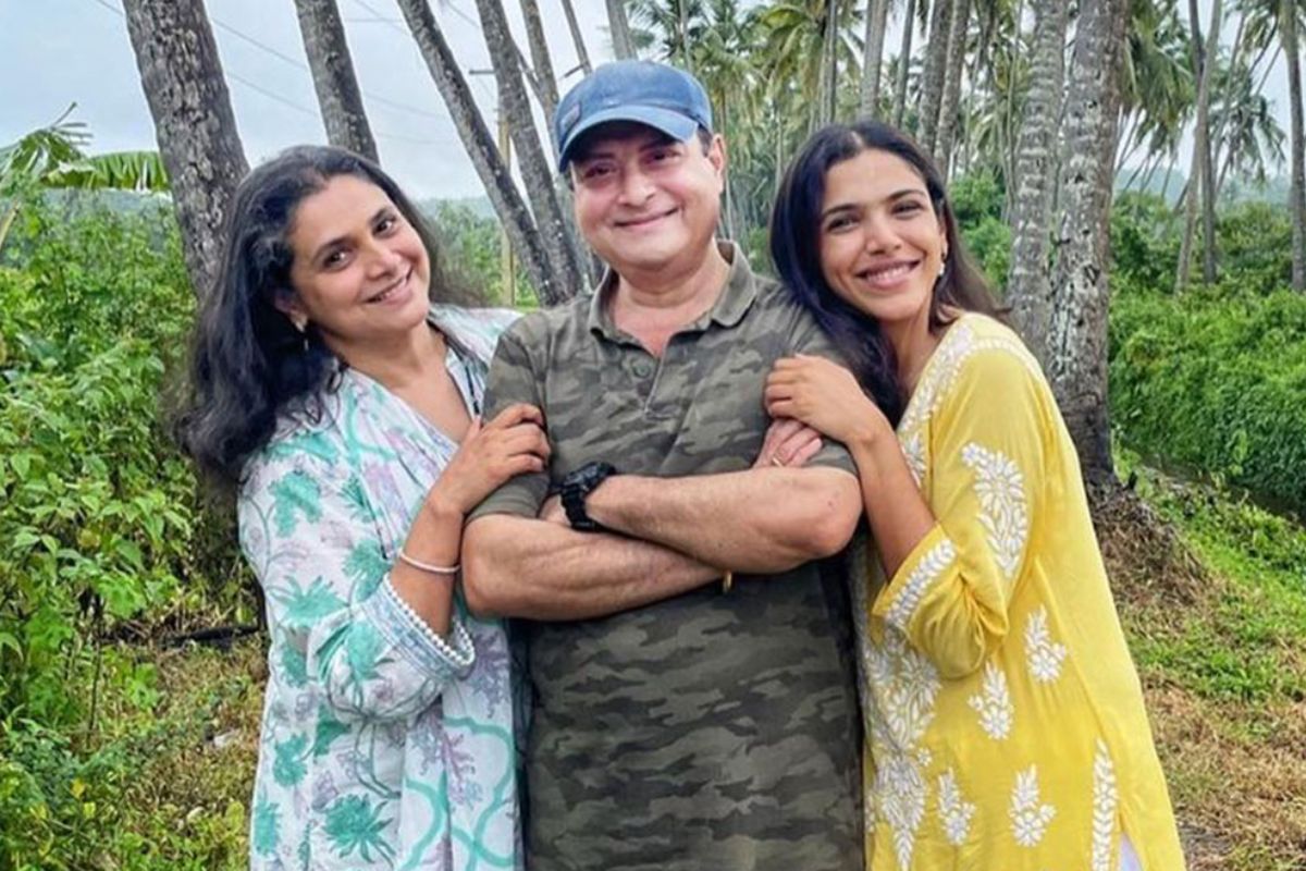 मराठी अभिनेते सचिन पिळगावकर नेहमीच कुटुंबासोबत एन्जॉय करताना दिसतात. त्यांचे फॅमिली फोटो चर्चेचा विषय ठरतात. 