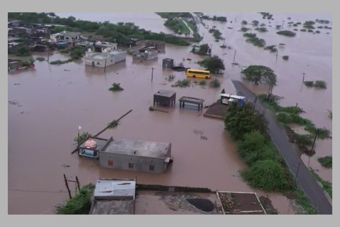 जुनागडचे हसनापूर धरण ओव्हरफ्लो झाले आहे. गिरनारमध्ये मुसळधार पावसामुळे धरण ओव्हरफ्लो झाले आहे. त्यामुळे सखल भागांना सतर्कतेचा इशारा देण्यात आला आहे. जुनागडमधील 3 धरणे पहिल्याच पावसात ओव्हरफ्लो झाली आहेत.
