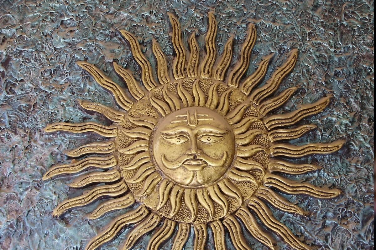 पावसाळ्यात सूर्याला अर्घ्य कसं द्यावं