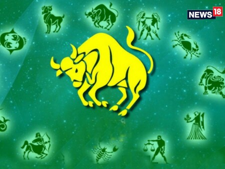 वृषभ - वैदिक ज्योतिषीय गणनेनुसार, अधिक श्रावण महिन्यात बुध आणि शुक्राचे संक्रमण वृषभ राशीच्या लोकांच्या कामात बदल होण्याची शक्यता आहे. कुटुंबातील सदस्यांकडून आर्थिक लाभ मिळू शकतो. व्यवसायात बदलाची गरज भासेल.