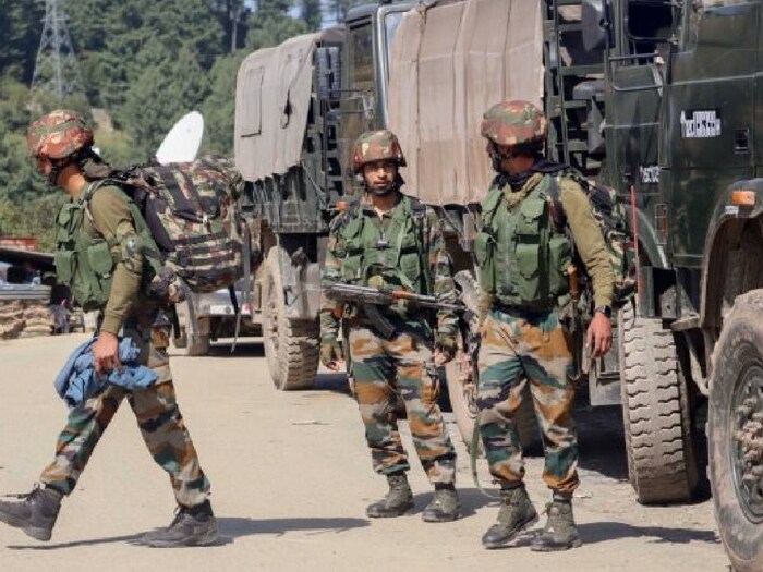 सैन्यात विशेष प्रवेशाद्वारेही नोकऱ्या उपलब्ध आहेत. ही पदे NCC उमेदवारांसाठी आहेत. यामध्ये शारीरिक, वैद्यकीय आहे. या दोन्ही निकषांमध्ये उत्तीर्ण होणाऱ्यांना नोकरी मिळते. या पद्धतीत भरतीसाठी कोणतीही लेखी परीक्षा नाही.