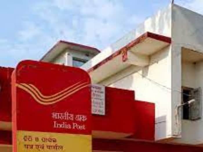 राज्य कार्यालयातील ग्रामीण डाक सेवक पदासाठी भरती देखील लेखी परीक्षेशिवाय केली जाते. त्याचा पगार 15-20 हजारांपर्यंत असायचा. यामध्ये 10वी पास नोकरी करू शकतात. या उमेदवारांसाठी त्यांचे स्वतंत्र निकष निश्चित केले आहेत. जशी भाषा तिथेही येते. किंवा कधी कधी सायकल सारखे वाहन चालवायला लागते.