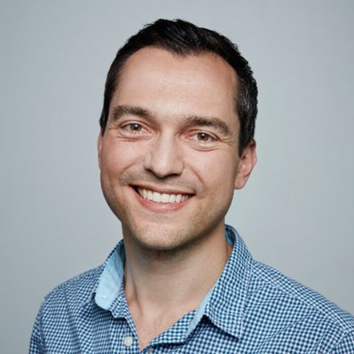 अमेरिकेचे रहिवासी असलेले 39 वर्षीय Nathan Blecharczyk यांची एकूण संपत्ती 7.7 बिलियन अमेरिकी डॉलर आहे. ग्लोबल वेल्थ रँकिंगमध्ये हा तरुण 279 व्या क्रमांकावर आहे.