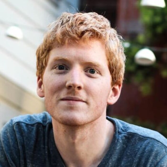 आयर्लंडचे 34 वर्षीय रहिवासी Patrick Collison यांची नेटवर्थ 5.5  बिलियन डॉलर आहे. पेमेंट सॉफ्टवेअरमधून कमाई करणारा हा तरुण ग्लोबल वेल्थ रँकिंगमध्ये 479 व्या क्रमांकावर आहे.