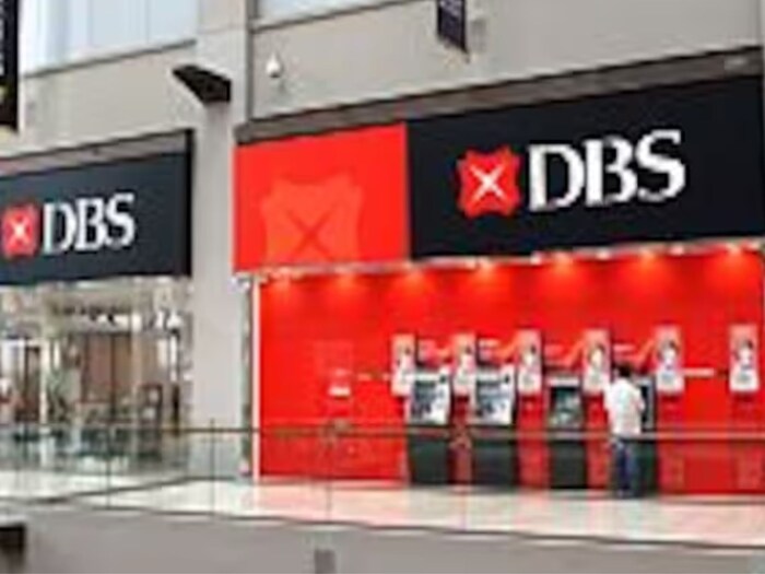 DBS बँक सेव्हिंग अकाउंटवर 7 टक्के व्याज देते. ही सर्वाधिक व्याज देणारी फॉरेन बँक आहे. या बँकेत एव्हरेज क्वार्टर बॅलेन्स 10 हजार ते 25 हजार रुपये असावे.