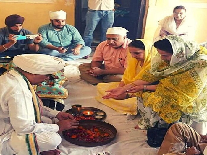 पावसामुळे संपूर्ण पंजाबमध्ये पूरस्थिती निर्माण झाली आहे. पटियालामध्ये घागर नदीचा कहर टाळण्यासाठी येथील खासदार आणि राजघराण्यातील राणी प्रनीत कौर यांनी आपली मुलगी जय इंदर सोबत जुनी परंपरा पाळली. त्यांनी नथ आणि चुडा नदीत सोडला. 
