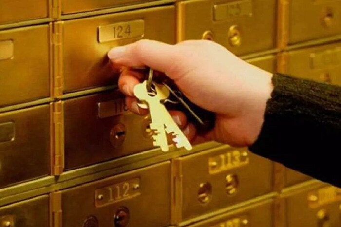 एचडीएफसी बँकेच्या म्हणण्यानुसार, तुम्हाला लॉकरची चावी आणि नंबरच्या डिटेल्ससह एक अर्ज सबमिट करावा लागेल. यासोबतच पोलिस रिपोर्ट किंवा दाखल केलेल्या तक्रारीची फोटोकॉपीही द्यावी लागणार आहे.