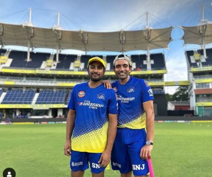 अर्जुन यादवने हैदराबादकडून ८३ प्रथम श्रेणीचे सामने खेळले. २८ च्या सरासरीने ३७०३ धावा केल्या. यात ५ शतके आणि १८ अर्धशतकांचा समावेश होता. १५५ ही त्याची वैयक्तिक सर्वोच्च धावसंख्या होती. तर लिस्ट ए मध्ये त्याने ६९ सामन्यात १३९३ धावा केल्या. यात ९९ ही सर्वोच्च धावसंख्या होती.