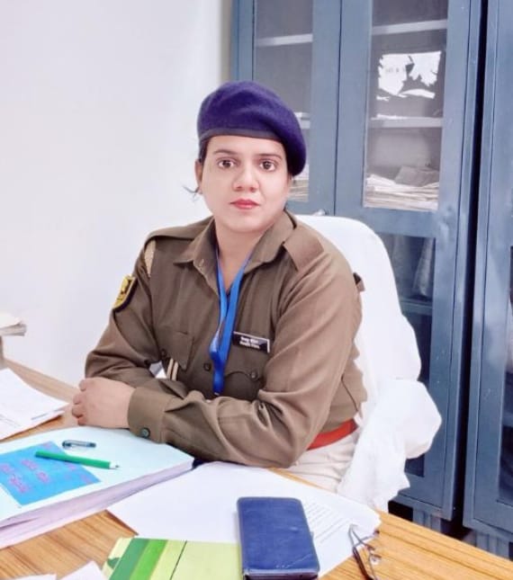  उत्तर प्रदेशातील ज्योती मौर्यासारखीच मुजफ्फरपूरमध्येही एक ज्योती निघाली. पतीने कठीण परिस्थितीतही शिकवलं, नोकरी करायला दिली. आता ज्योतीने पती, मुलांना सोडून प्रियकरासोबत संसार थाटण्याचा निर्णय घेतला आहे. तर तिचा पती आणि दहा वर्षांचा मुलगा न्यायासाठी भटकत आहेत.
