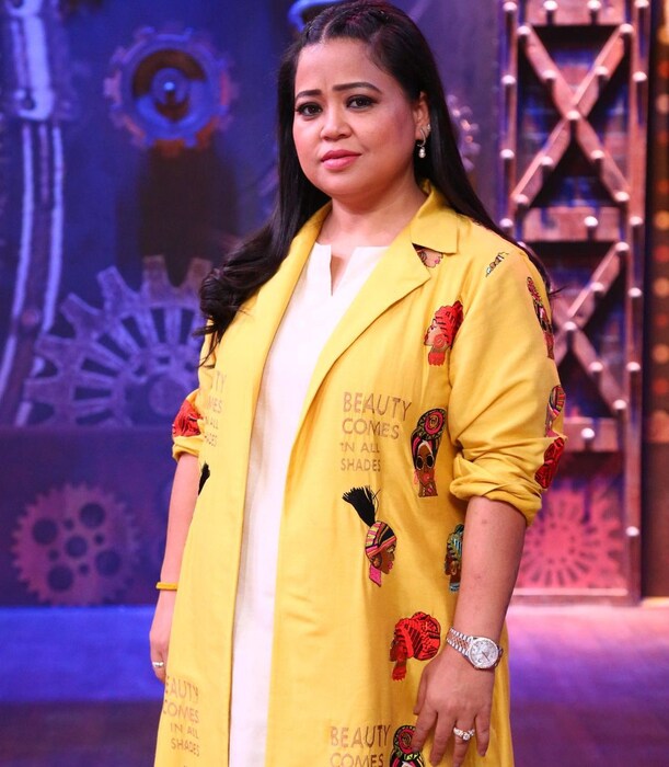 भारती टेलिव्हिजन जगतातील एक ओळखीचा चेहरा आहे. जो कॉमेडीसाठी खूप प्रसिद्ध आहे. भारतीने एक स्पर्धक म्हणून करिअरची सुरुवात केली होती. आज ती अनेक शो होस्ट करते त्याचबरोबर जज म्हणूनही कार्यरत आहे. 