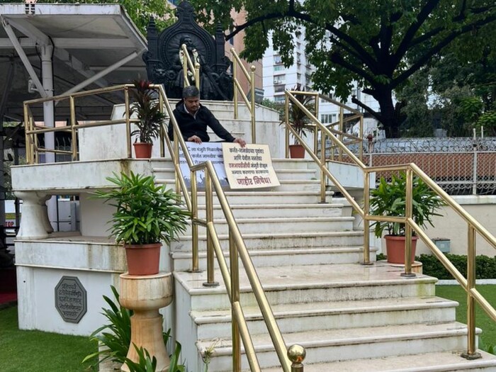 कर्जत, जामखेडमध्ये एमआयडीसी व्हावी या मागणीसाठी रोहित पवार यांनी उपोषण सुरू केलं . 
