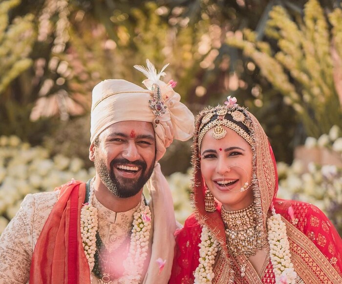 कतरिना बॉलिवूडचे स्टार्स रणबीर कपूर आणि सलमान खानच्या प्रेमात होती. पण या दोघांसोबतही तिचं नातं फार काळ टिकलं नाही. त्यानंतर अभिनेत्रीनं विक्की कौशल सोबत लग्नगाठ बांधली. 