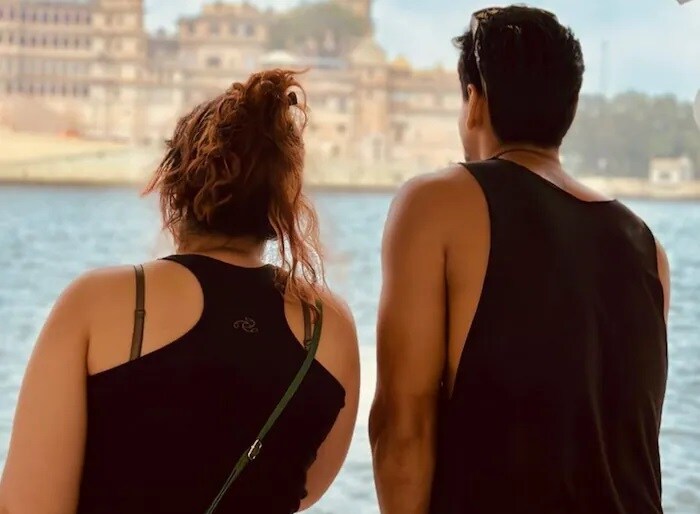 ईराच्या एंगेजमेंटचे फोटो समोर आल्यापासून लोक आमिर खानची जावई नुपूर शिखरेची खिल्ली उडवत आहेत. हे फोटो पाहून लोक वेगवेगळ्या कमेंट करून नुपूर शिखरेची खिल्ली उडवत आहेत. 