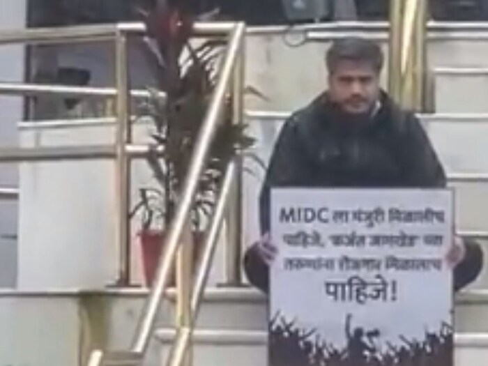 मात्र त्यानंतर काही वेळातच रोहित पवार यांनी आपलं आंदोलन मागं घेतलं 