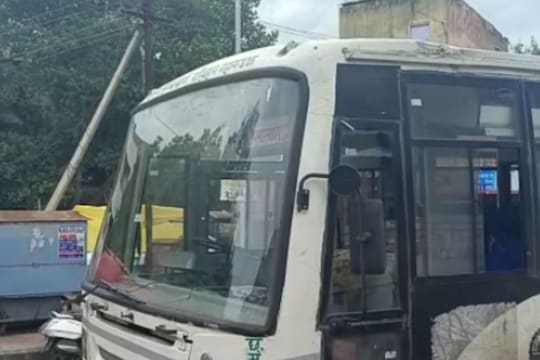 वाहकावर हल्ला  