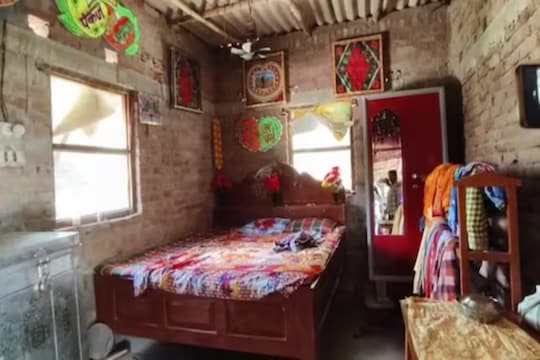 प्रेमाखातरच तिने हे पाऊल उचलल्याचा आरोप नवऱ्याने केला आहे. 