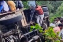 मोठी बातमी! बुलढाण्यात एसटीचा भीषण अपघात; 55 प्रवाशांची बस घाटात पलटी