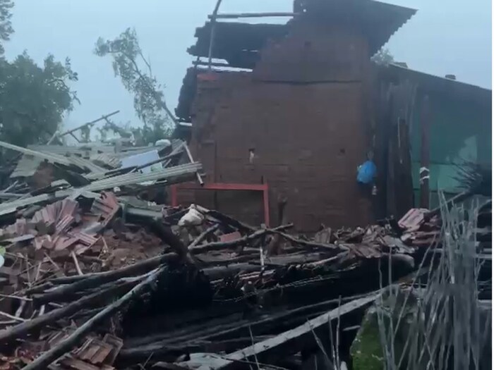  रायगडमध्ये गेल्या दोन दिवसांपासून मुसळधार पावसाने हजेरी लावली आहे. पावसामुळे जनजीवन विस्कळीत झालं असून, मोठी दुर्घटना समोर आली आहे.