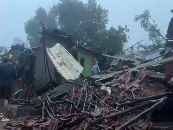 50 ते 60 घरांची ही वस्ती आहे. ही घटना बुधवारी रात्री 11.30 ते 12 वाजेच्यादरम्यान घडली. 