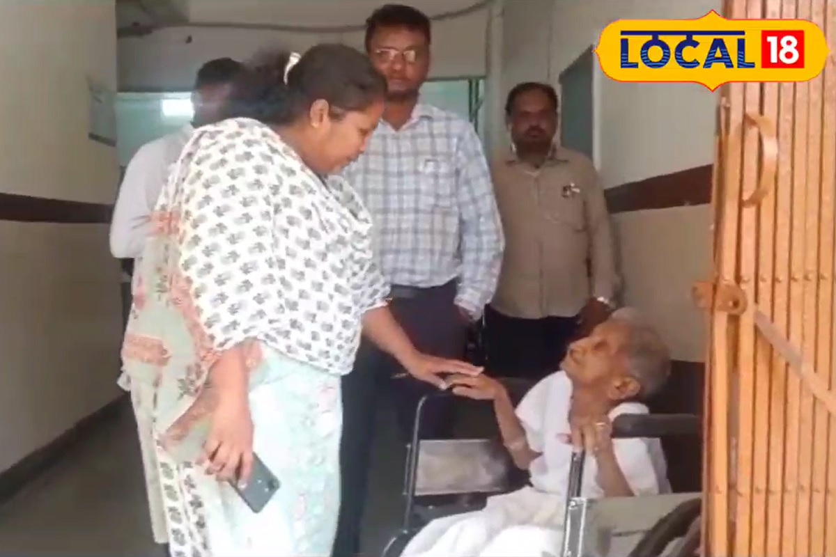 मात्र त्याची ही युक्ती त्याच्यावरच उलटली. जिल्हाधिकाऱ्यांनी त्याला खडेबोल सुनावले.